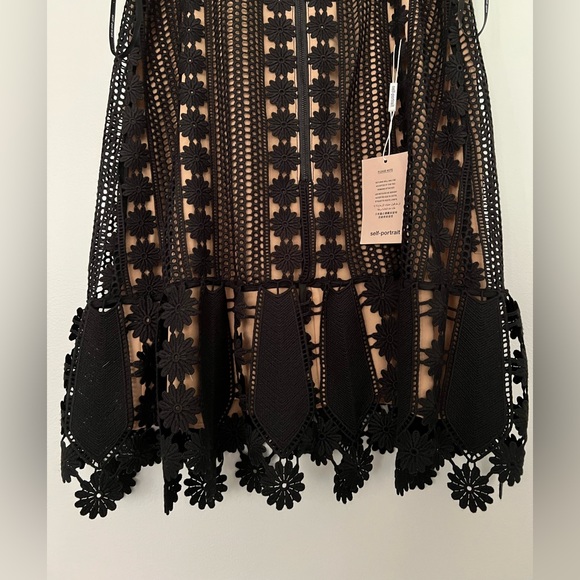 Self-portrait embroidered floral lace mini dress — size: 6 - Picture 6 of 10